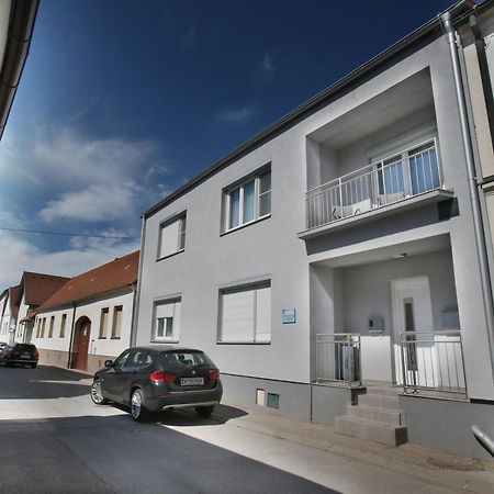 Zentrum Appartements Mörbisch Mörbisch am See Exterior foto